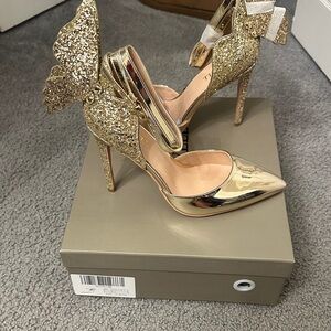 Elegant Gold Glitter Heels with Bow